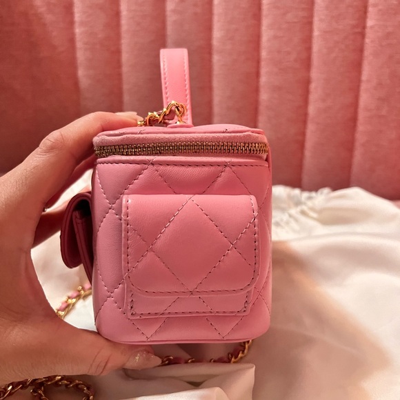 100% authentic CHANEL East West Polly Pocket CC Top Vanity Pink w/ Chain (RARE) - Picture 6 of 14